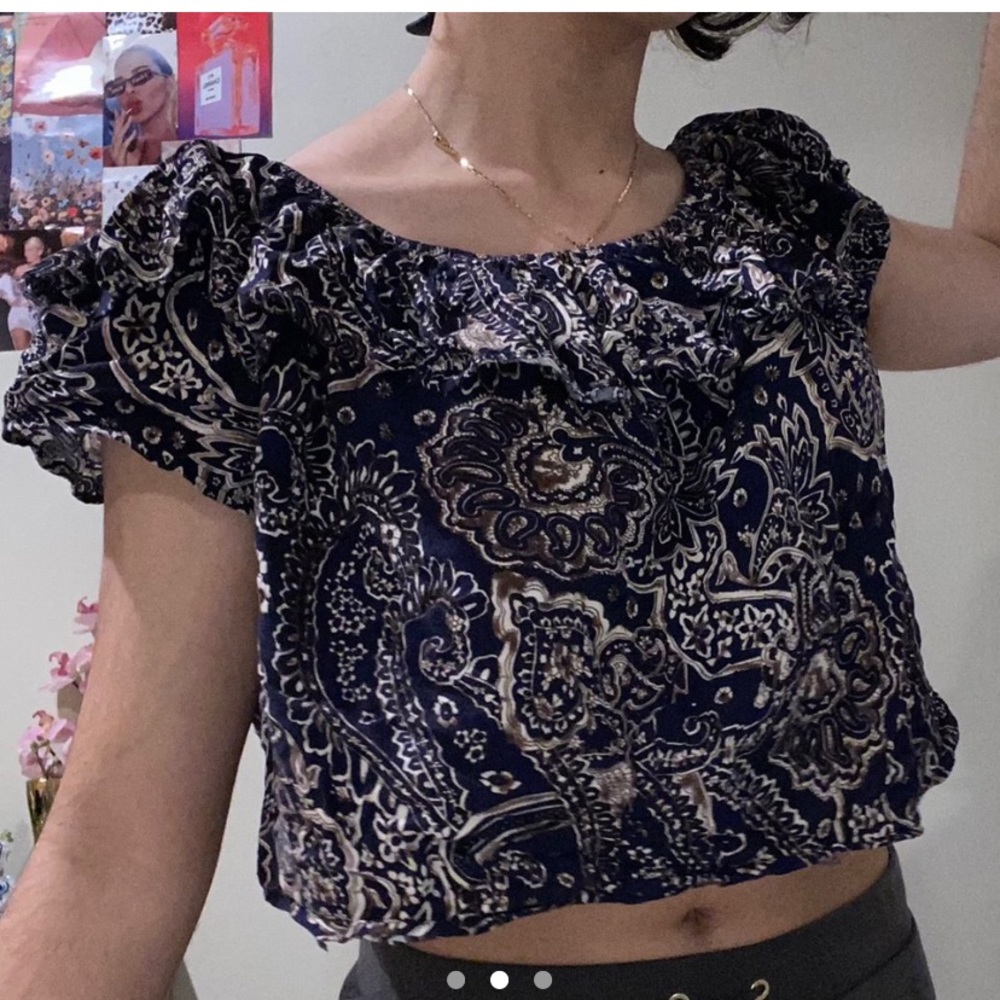ON OR OFF SHOULDER RUFFLE TOP - Picture 2 of 3